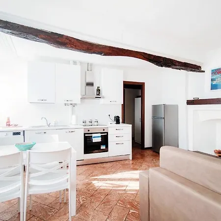 Design With Historic Beams Cotto Lombardo Apartman Como