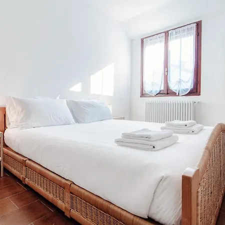 Design With Historic Beams Cotto Lombardo Apartman Como