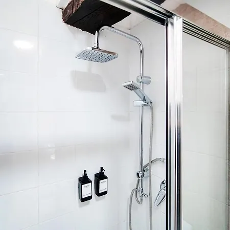 Design With Historic Beams Cotto Lombardo Apartman Como