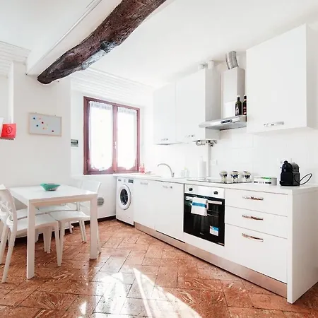 Apartman Design With Historic Beams Cotto Lombardo *