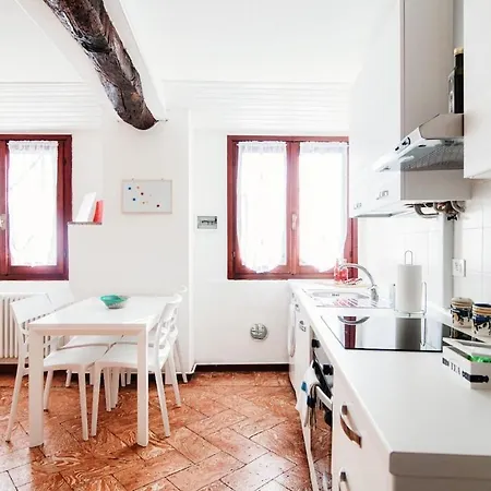 Apartman Design With Historic Beams Cotto Lombardo Como